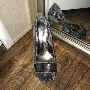 5in Snake skin print pumps